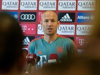 Hebben de rotte kiezen van Arjen Robben invloed op zijn blessure?