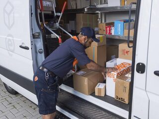 Pakketbezorging onder druk: steeds meer pakketten en lage tarieven voor bezorg-ondernemers