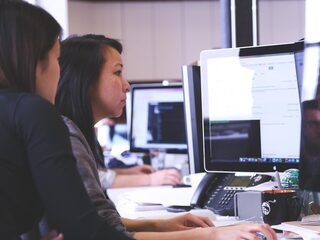 Vooral vrouwen dreigen de dupe te worden van ontslaggolf door coronavirus