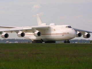 Deze Dag Toen: grootste vliegtuig ooit gebouwd landt in Nederland