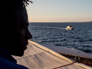 Sea-Watch trotseert verbod en vaart Italiaanse wateren binnen