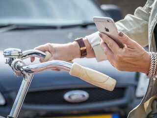 Politiebonden willen meer agenten voor handhaving appverbod