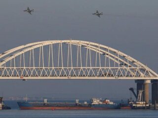 President Oekraïne wil leger alert: 'Rusland kent geen grenzen'