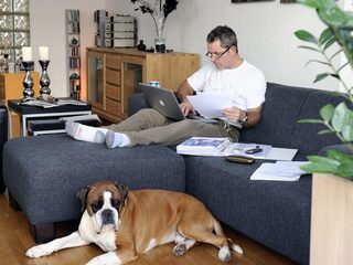 Waarom het utopische 'thuiswerken' nooit eerder écht aansloeg
