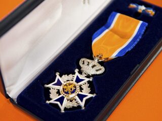 Stand.nl: 'Wie verdient er volgens u een lintje?'