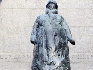 Helden op sokkels: Standbeeld koningin Wilhelmina oerlelijk?