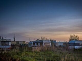 'Multiculturele samenleving? Nou, woonwagenbewoners zijn niet welkom!'