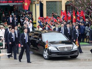 Kim Jong-un arriveert in Vietnam, verruilt trein voor limo