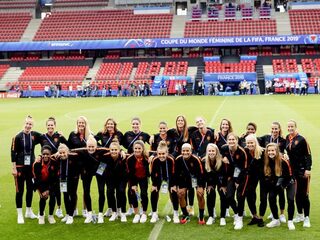 'De vrouwen moeten minder betaald krijgen dan de mannen'