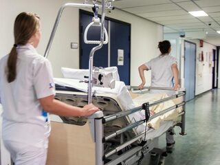 Podcast De Dag: Wat als je afhankelijk bent van een ziekenhuis dat dicht is?