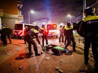 Stand.nl: 'Het gedrag van rellende jongeren is op geen enkele manier goed te praten'