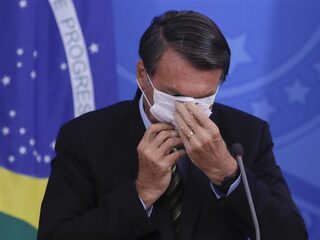 Bolsonaro bagatelliseert coronavirus-uitbraak, tot woede van de Brazilianen