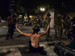 Hoe een naakte vrouw bij protesten in Portland een onuitwisbare indruk maakte