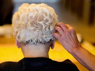 'Ik zocht iedere dag mijn vrouw op in het verpleegtehuis, daar mag ik niet meer binnen'