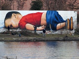 Er komt een film over het leven van Alan Kurdi: 'Dit is hilarisch en verschrikkelijk tegelijk'