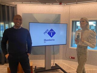 'Bange mensen stellen geen vragen' is Non-fictie Boek van de Maand december