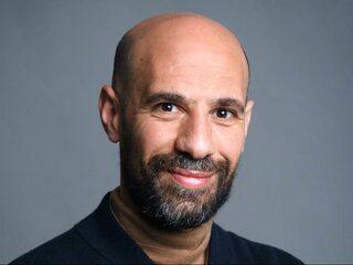 Abdelkader Benali: 'Het spijt me zeer voor de misplaatste grappen over Joodse Nederlanders'
