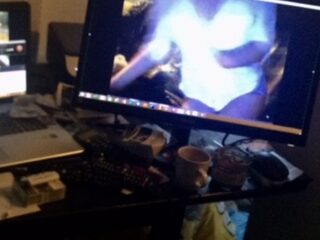 Willem (66) verloor alles in zijn leven en is nu smoorverliefd op een webcamgirl