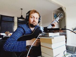 Tim Knol schrijft politieke protestsong voor NPO Radio 1: 'Ik trek het niet als ik Wopke Hoekstra bij Op1 zie'