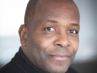 Oud Ajax-keeper Stanley Menzo over racisme: 'Bij elke bal werden oerwoudgeluiden gescandeerd'