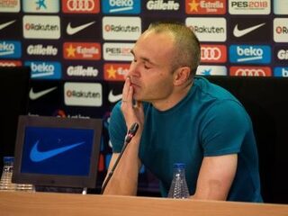 Iedereen klapt voor Iniesta