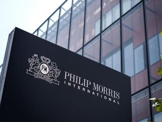 Philip Morris stopt met reclame op sigaretten bij tabakszaken