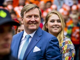 ‘Sprookje van monarchie valt uit elkaar als koning te gewoontjes wordt’