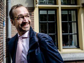 #TrendingVandaag: Wiebes draagt geen gordel en vrijgevige mensen vaker afgezet