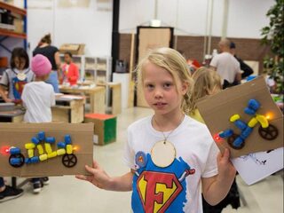 Minder kinderen op de fiets naar school