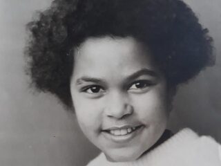 Alles verandert als Julie op een dag wordt weggerukt van haar familie