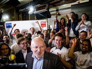Frans Timmermans wint debatprijs van de maand