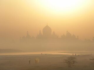 Taj Mahal verkleurt door smog (maar niet iedereen vindt dat erg)
