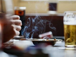 Stand.nl: Alle rookruimtes in de horeca moeten per direct gesloten worden