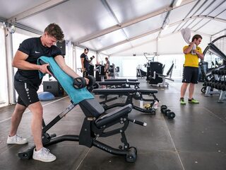 Rutte: 'Sportscholen, sauna's en casino's al op 1 juli open'