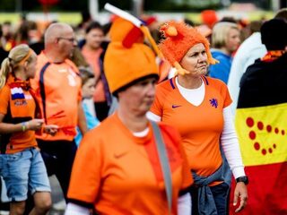 'Vrouwenvoetbal verdient meer'