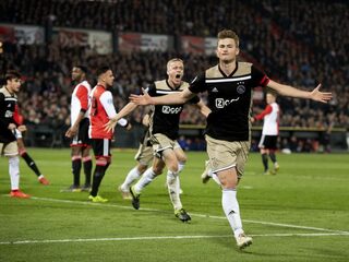 Ajax dooft het seizoen van Feyenoord na 3-0 bekerzege