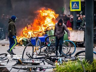 Buurtouderen helpen wijkagent Breda de orde te bewaren