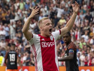 Ajax deelt eerste tik uit en wint Johan Cruijff-schaal ten koste van PSV