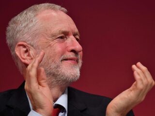 Britse jongeren staan in de rij voor 'cultheld' Corbyn