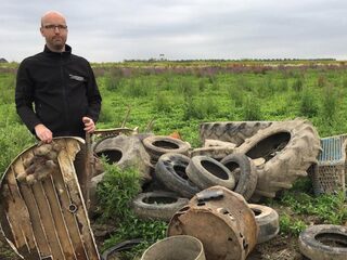 Afval drooggevallen Grensmaas opgeruimd