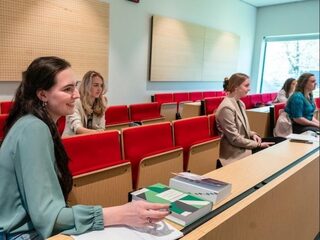 Veel docenten nodig door toestroom nieuwe studenten: 'Hbo's voor enorme uitdaging'