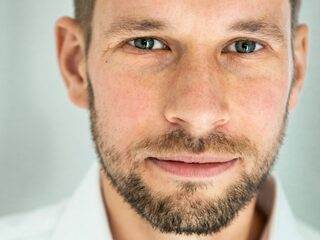 Waarom homofobie anders dan racisme niet wordt afgekeurd in de voetbalwereld