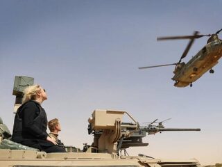 Hennis: aftreden lost niets op, ik moet optreden