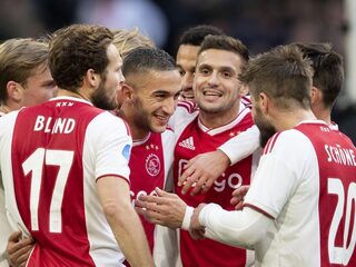 Ajax superieur in vroeg onthoofde Klassieker