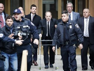 Hoe verdedig je een man als Harvey Weinstein?