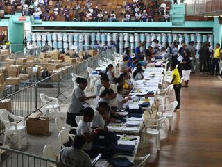 Chaos rondom verkiezingsuitslagen Suriname: ‘Er wordt gefraudeerd’