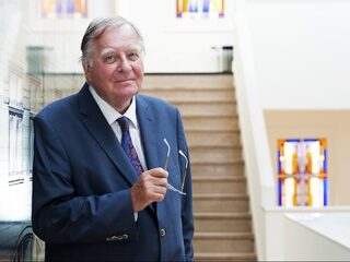 Huub Oosterhuis: 'De hand is dicht bij het hart, zo schrijf je wat het je ingeeft'