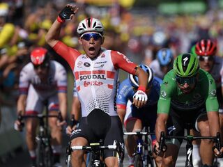 Groenewegen moet zege op Champs-Élysées aan Ewan laten