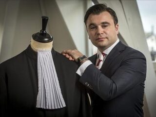 Van 'Snijdende Rechter' tot Koekenpanzaak: Yehudi Moszkowicz deelt zijn advocatenverhalen