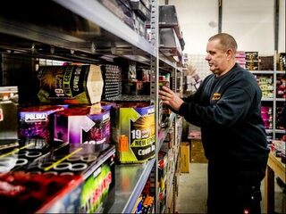 Verkoop vuurwerk begonnen, 'ze komen vooral voor de Western Thunders'